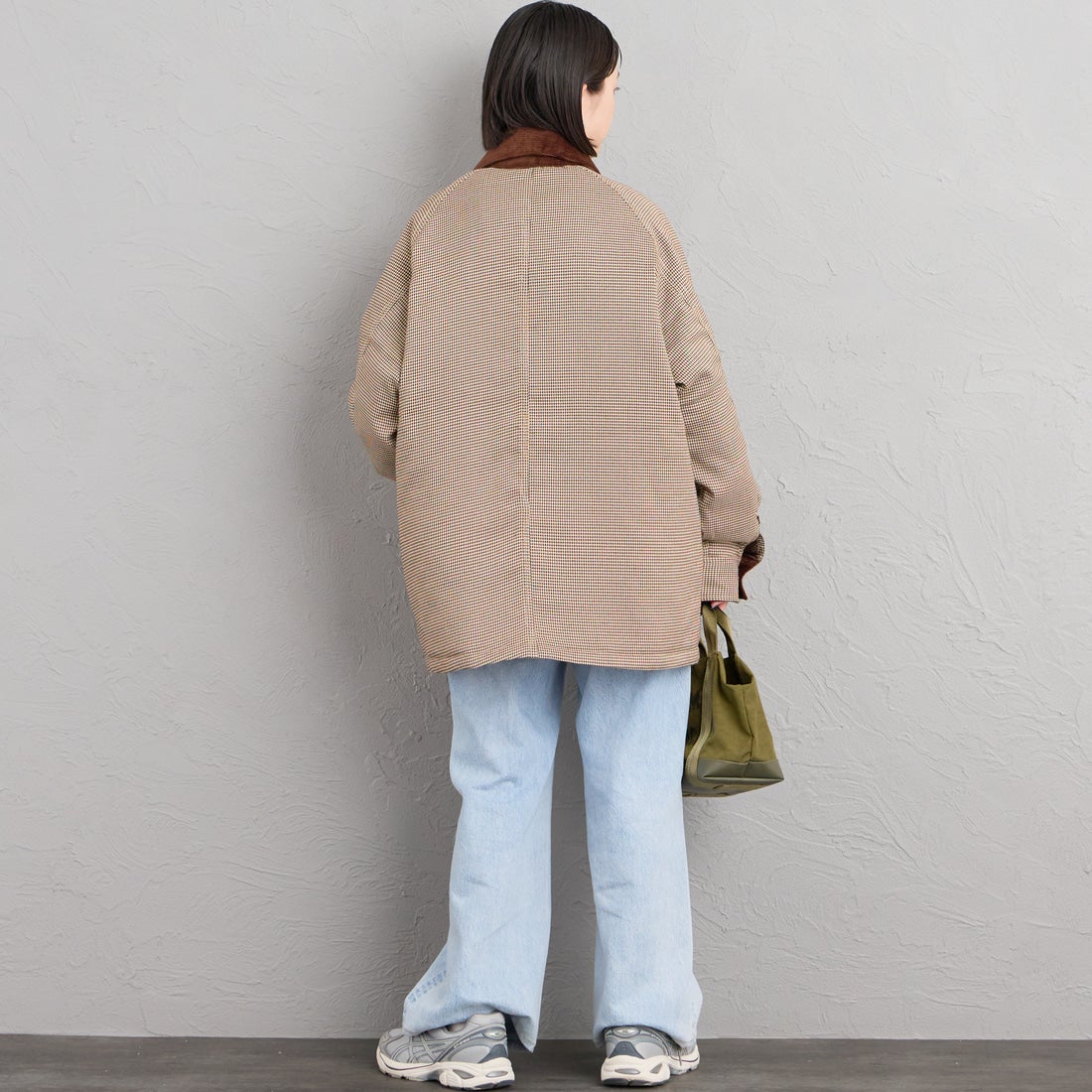 UNIVERSAL OVERALL [ユニバーサルオーバーオール] 別注 中綿入り チェック柄カバーオールジャケット [U2632496IN-JF] BEIGE &&モデル身長：150cm 着用サイズ：F&&