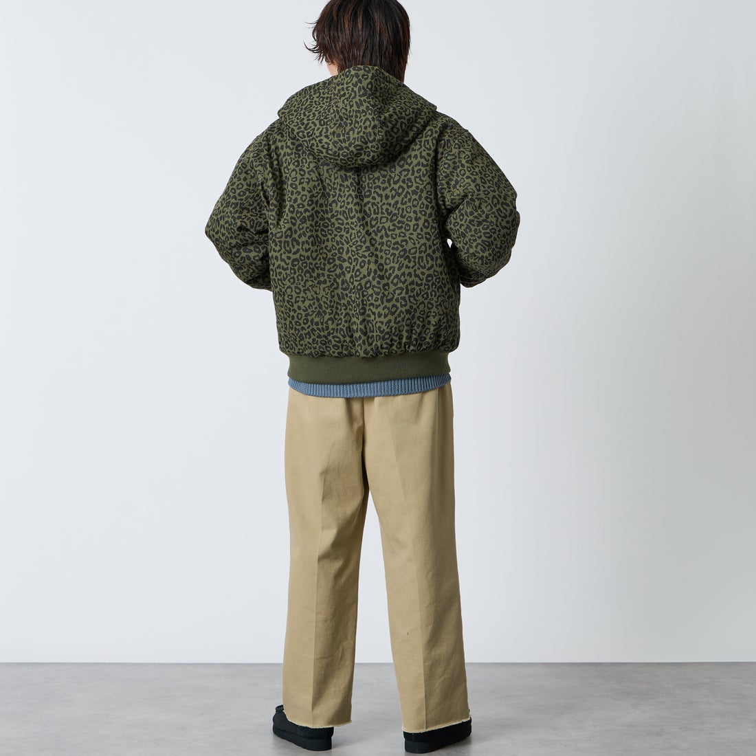 UNIVERSAL OVERALL [ユニバーサルオーバーオール] 別注 アクティブフードジャケット [U2633425IN-JF] LEO OLV &&モデル身長：177cm 着用サイズ：L&&
