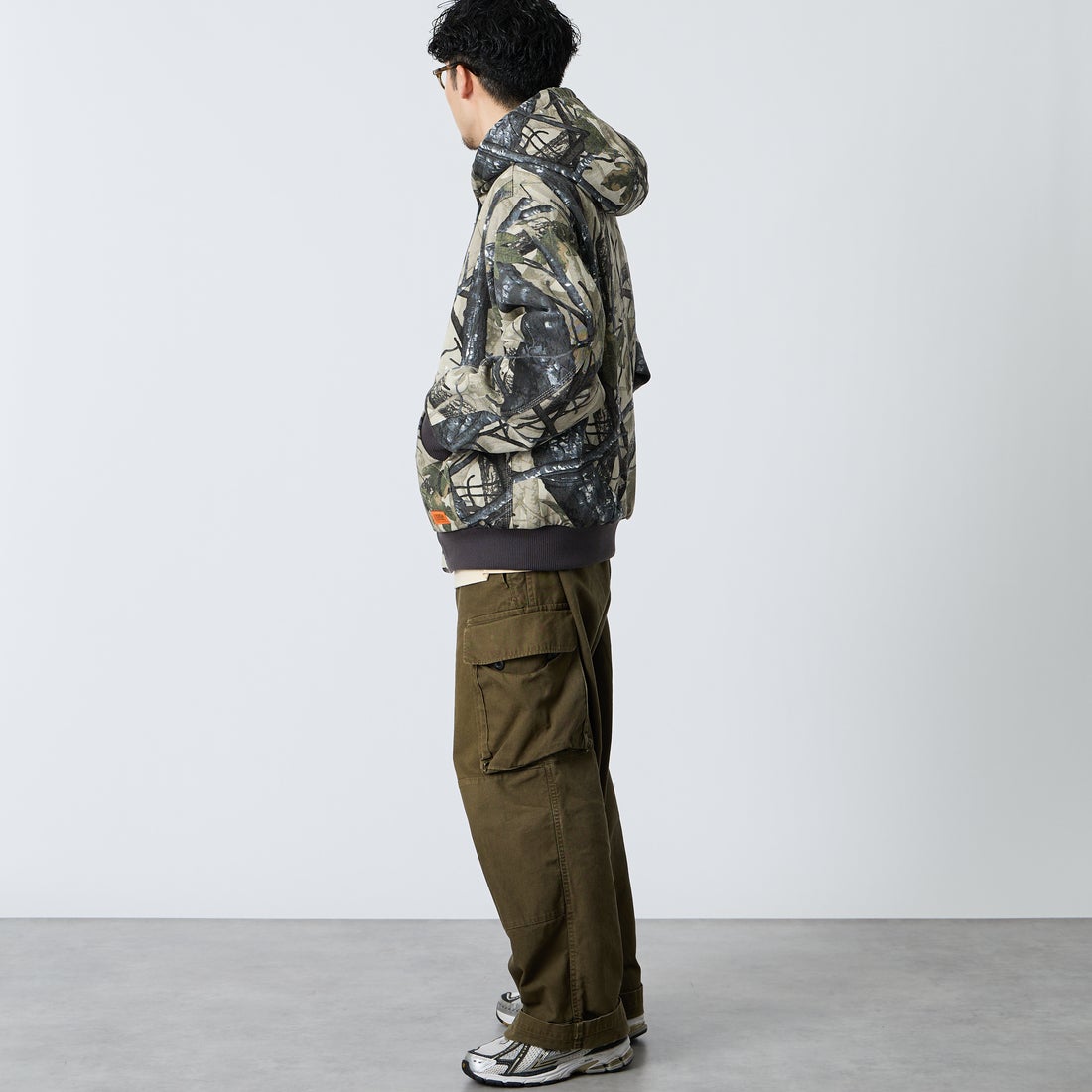 UNIVERSAL OVERALL [ユニバーサルオーバーオール] 別注 アクティブフードジャケット [U2633425IN-JF] REAL TREE &&モデル身長：168cm 着用サイズ：L&&