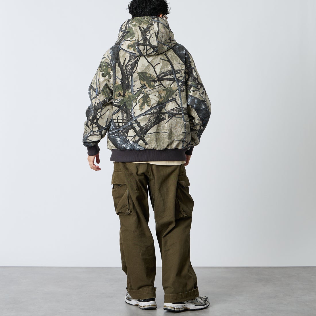 UNIVERSAL OVERALL [ユニバーサルオーバーオール] 別注 アクティブフードジャケット [U2633425IN-JF] REAL TREE &&モデル身長：168cm 着用サイズ：L&&