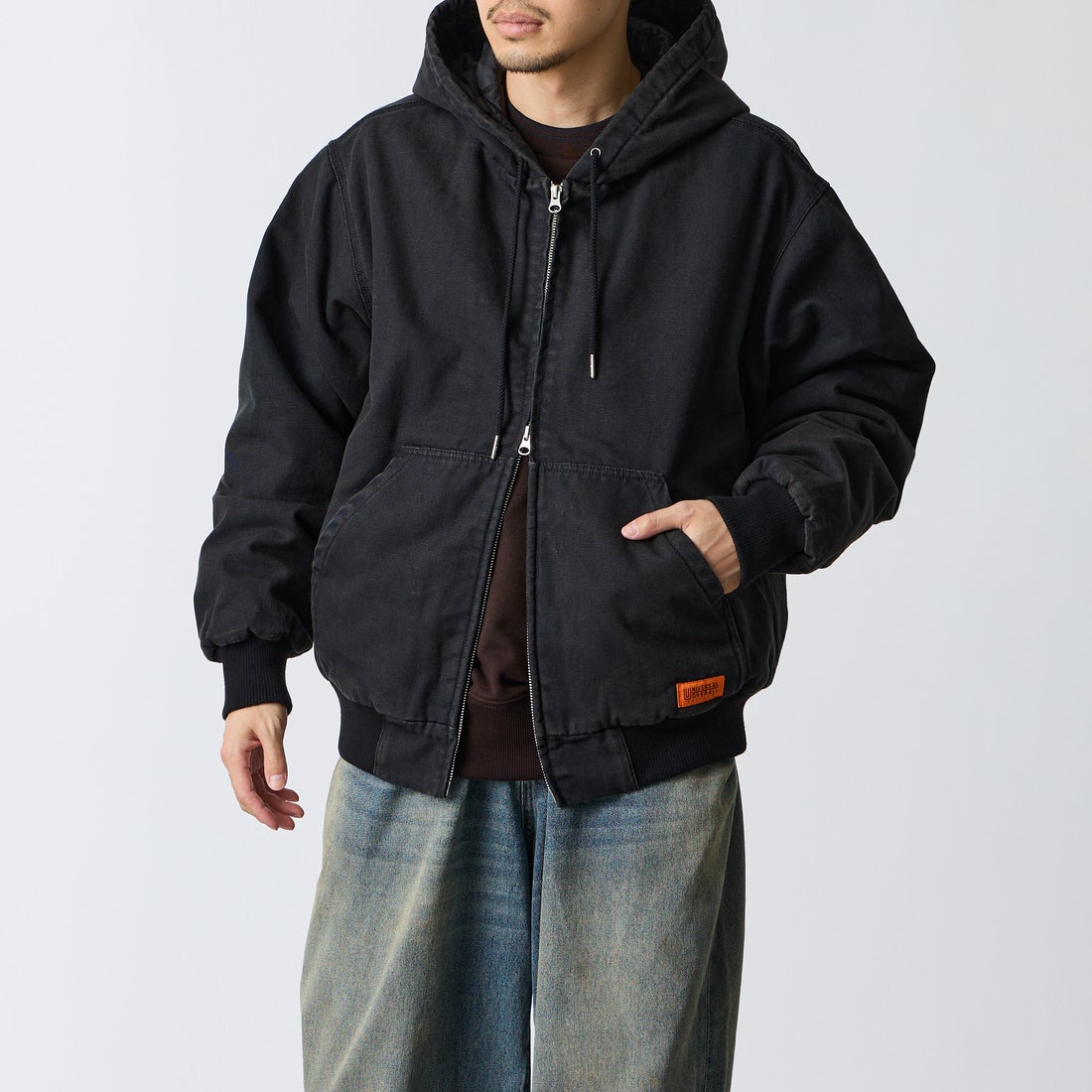 UNIVERSAL OVERALL [ユニバーサルオーバーオール] 別注 アクティブフードジャケット [U2633425IN-JF] BLACK &&モデル身長：168cm 着用サイズ：L&&