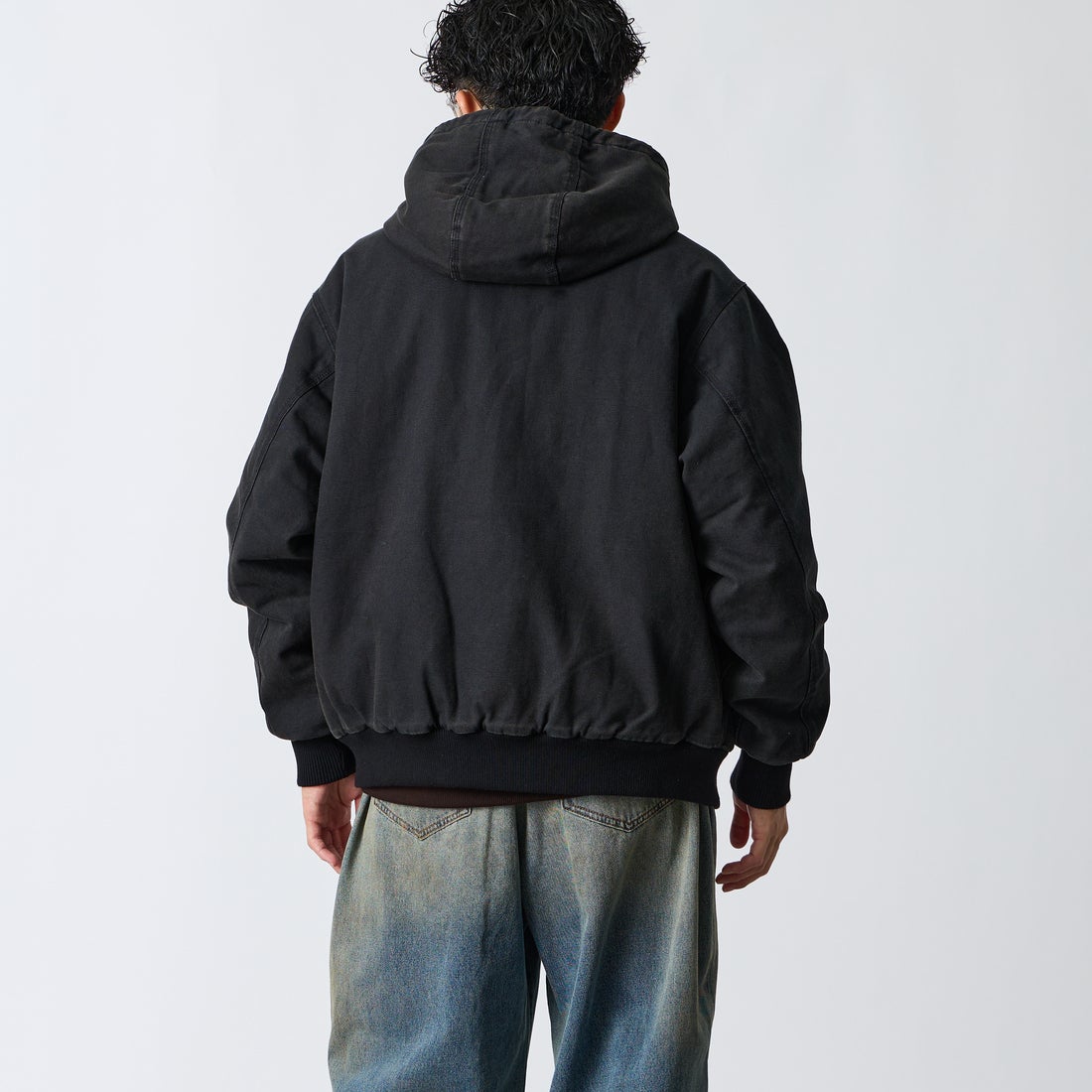 UNIVERSAL OVERALL [ユニバーサルオーバーオール] 別注 アクティブフードジャケット [U2633425IN-JF] BLACK &&モデル身長：168cm 着用サイズ：L&&