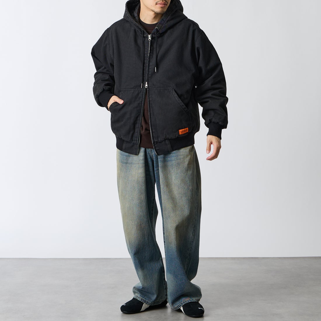 UNIVERSAL OVERALL [ユニバーサルオーバーオール] 別注 アクティブフードジャケット [U2633425IN-JF] BLACK &&モデル身長：168cm 着用サイズ：L&&