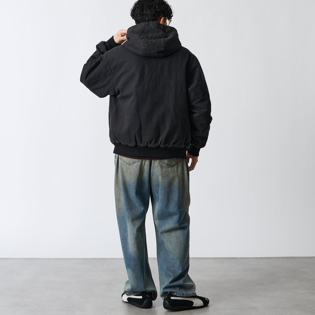 UNIVERSAL OVERALL [ユニバーサルオーバーオール] 別注 アクティブフードジャケット [U2633425IN-JF] BLACK &&モデル身長：168cm 着用サイズ：L&&