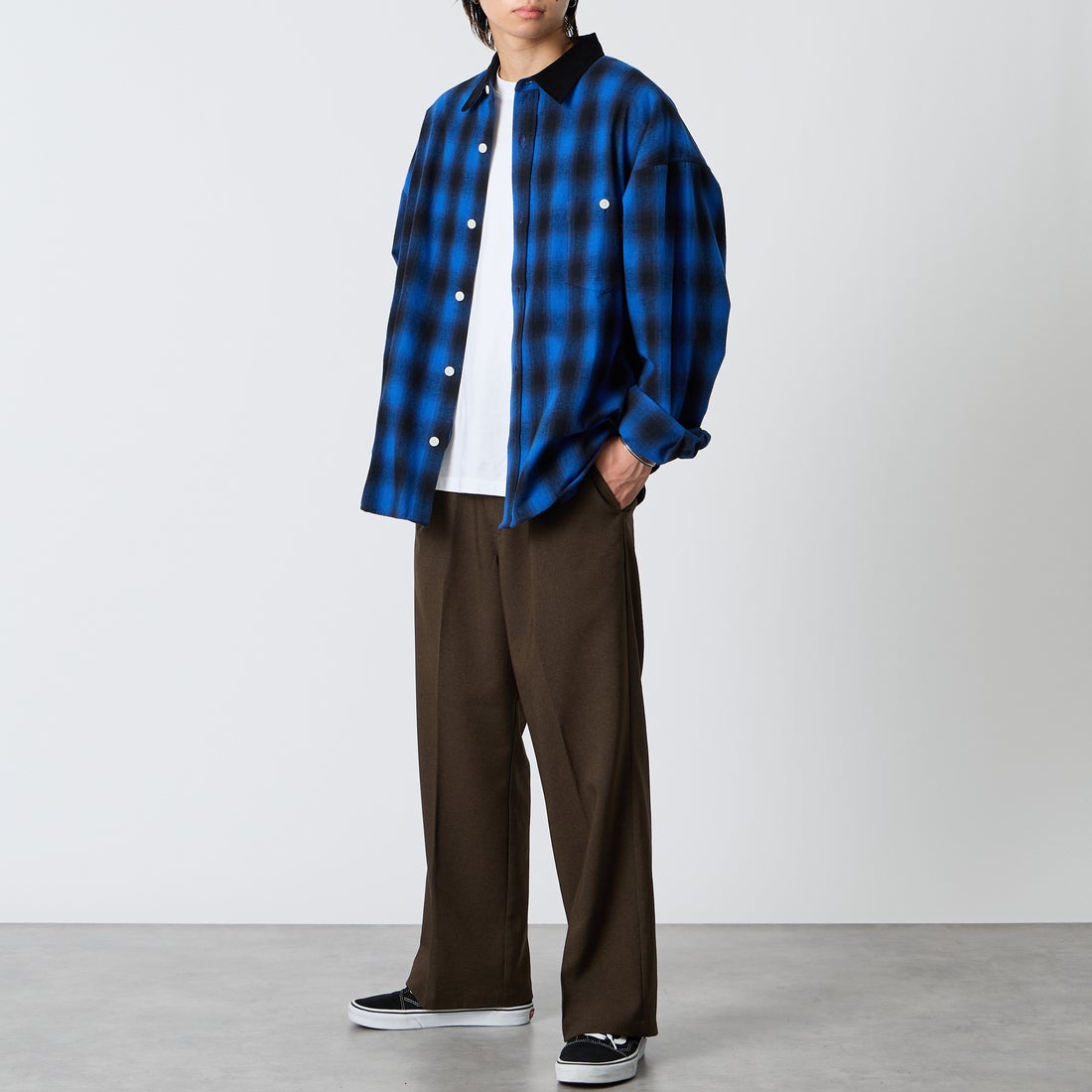 UNIVERSAL OVERALL [ユニバーサルオーバーオール] チェック柄 パジャマシャツ [U2611100IN-JF] BLUE &&モデル身長：177cm 着用サイズ：L&&