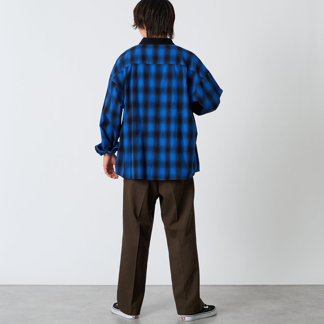UNIVERSAL OVERALL [ユニバーサルオーバーオール] チェック柄 パジャマシャツ [U2611100IN-JF] BLUE &&モデル身長：177cm 着用サイズ：L&&