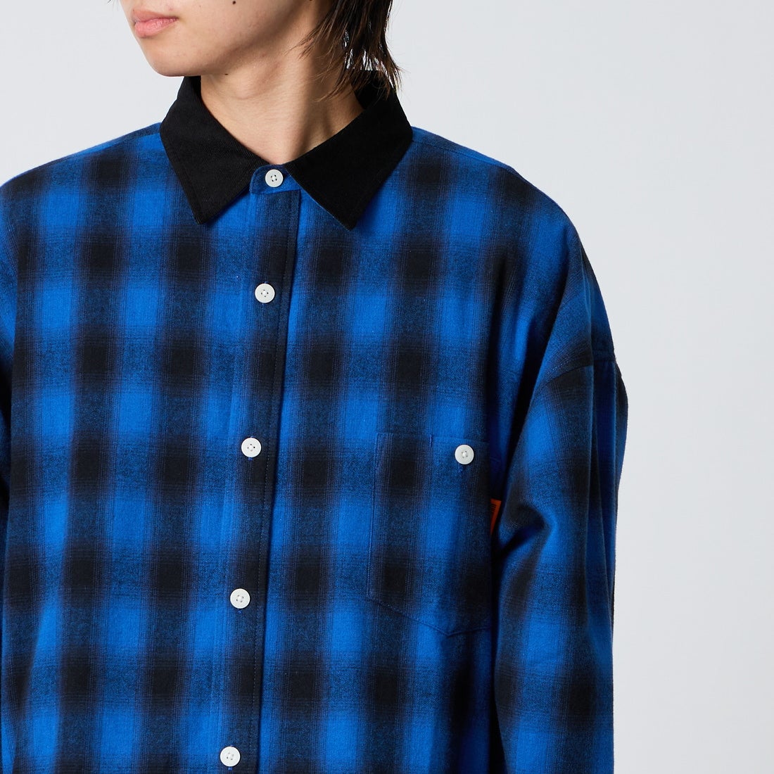 UNIVERSAL OVERALL [ユニバーサルオーバーオール] チェック柄 パジャマシャツ [U2611100IN-JF] BLUE &&モデル身長：177cm 着用サイズ：L&&