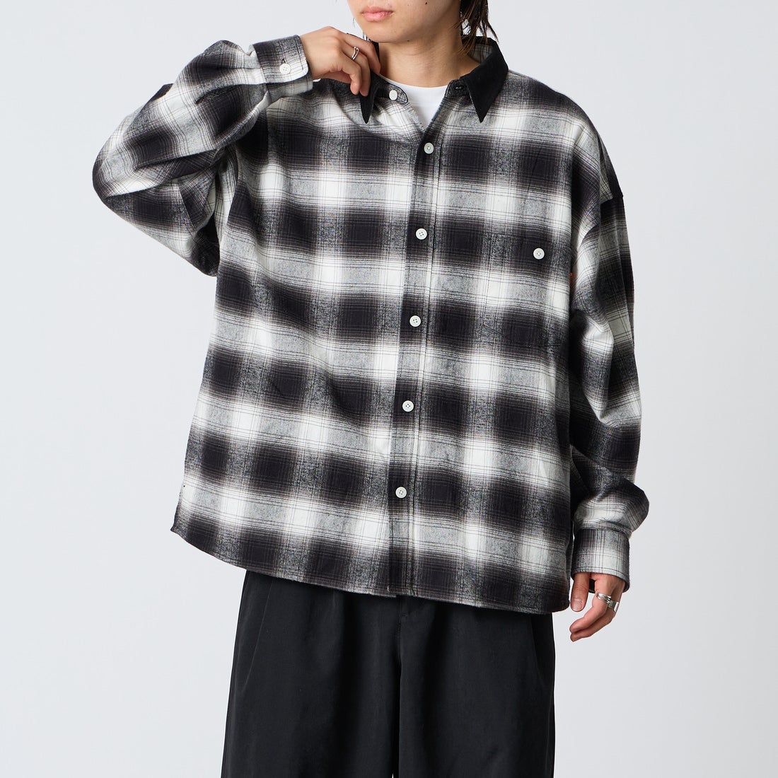 UNIVERSAL OVERALL [ユニバーサルオーバーオール] チェック柄 パジャマシャツ [U2611100IN-JF] BLACK &&モデル身長：177cm 着用サイズ：L&&