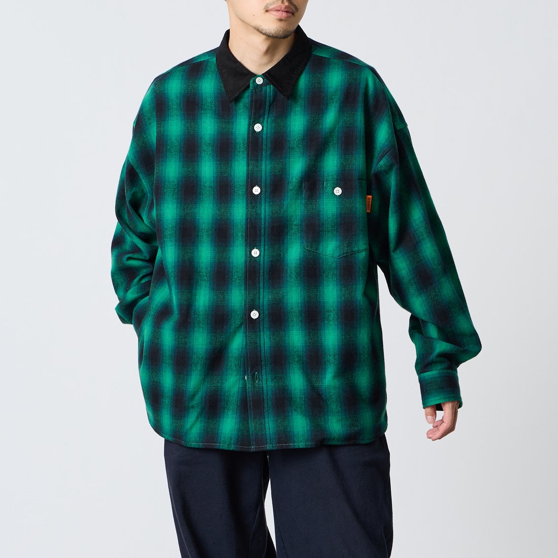 UNIVERSAL OVERALL [ユニバーサルオーバーオール] チェック柄 パジャマシャツ [U2611100IN-JF] GREEN &&モデル身長：168cm 着用サイズ：L&&