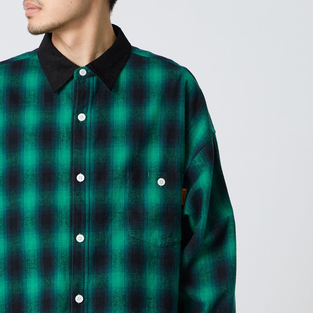 UNIVERSAL OVERALL [ユニバーサルオーバーオール] チェック柄 パジャマシャツ [U2611100IN-JF] GREEN &&モデル身長：168cm 着用サイズ：L&&