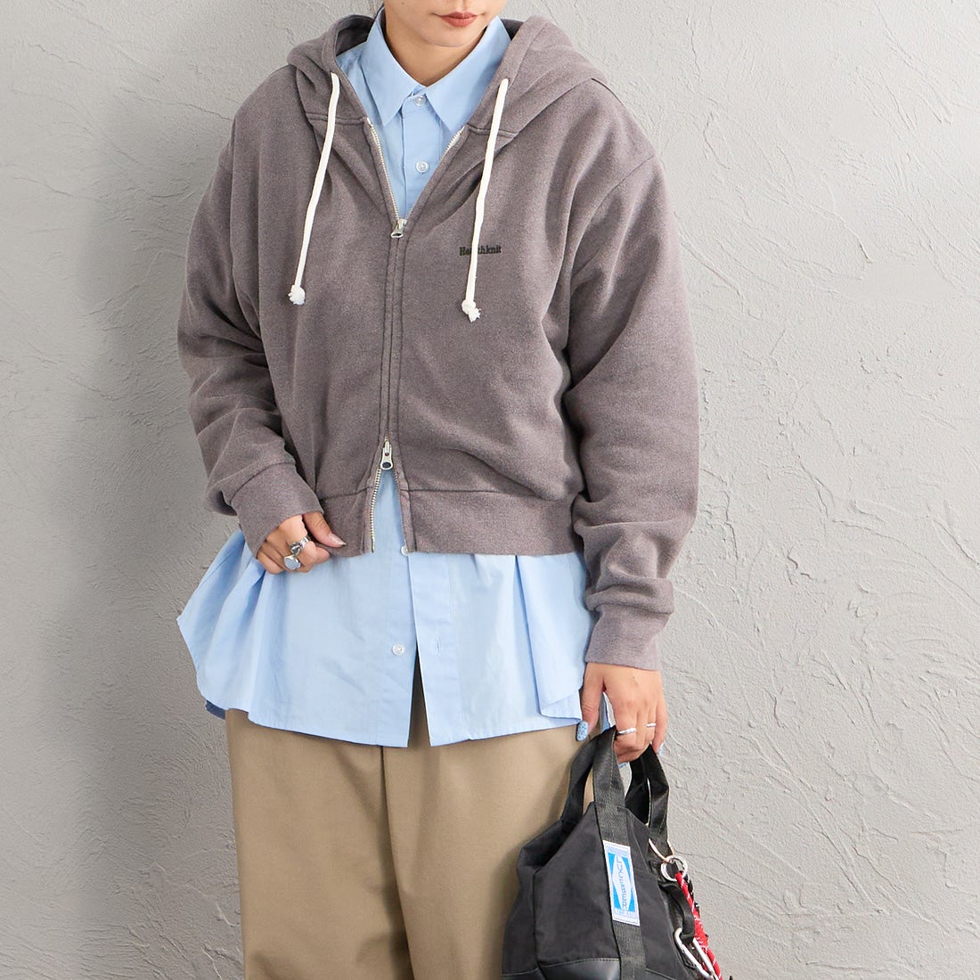 Health knit [ヘルスニット] 別注 ショート丈 ブリーチ加工ジップパーカー [HR26F-L465IN-JF] FADE BLACK &&モデル身長：156cm 着用サイズ：F&&