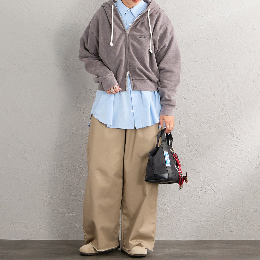 Health knit [ヘルスニット] 別注 ショート丈 ブリーチ加工ジップパーカー [HR26F-L465IN-JF] FADE BLACK &&モデル身長：156cm 着用サイズ：F&&