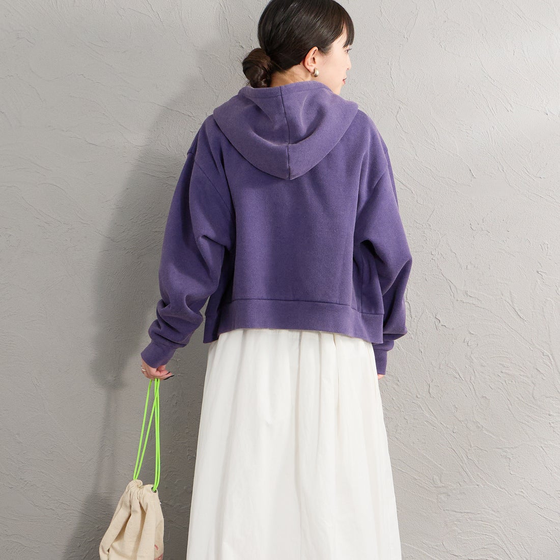 Health knit [ヘルスニット] 別注 ショート丈 ブリーチ加工ジップパーカー [HR26F-L465IN-JF] NAVY &&モデル身長：150cm 着用サイズ：F&&