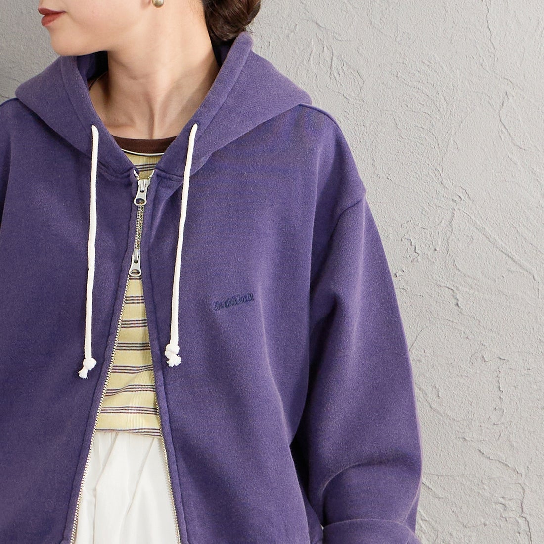Health knit [ヘルスニット] 別注 ショート丈 ブリーチ加工ジップパーカー [HR26F-L465IN-JF] NAVY &&モデル身長：150cm 着用サイズ：F&&