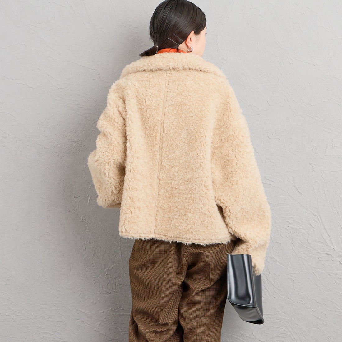 ONURUN [オヌルン] 別注 リバーシブル ショートムートンコート [981-JF] BROWN &&モデル身長：150cm 着用サイズ：F&&