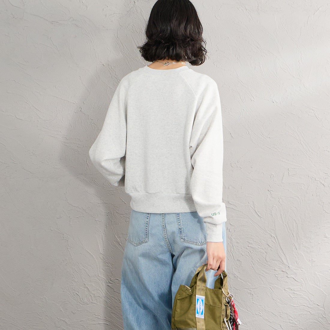 Health knit [ヘルスニット] 別注 ショート丈 クラシックラグランスリーブスウェット [HR26F-L464IN-JF] ASH GRAY &&モデル身長：162cm 着用サイズ：F&&