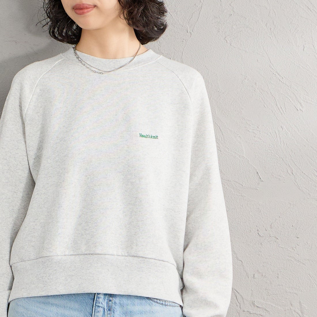 Health knit [ヘルスニット] 別注 ショート丈 クラシックラグランスリーブスウェット [HR26F-L464IN-JF] ASH GRAY &&モデル身長：162cm 着用サイズ：F&&