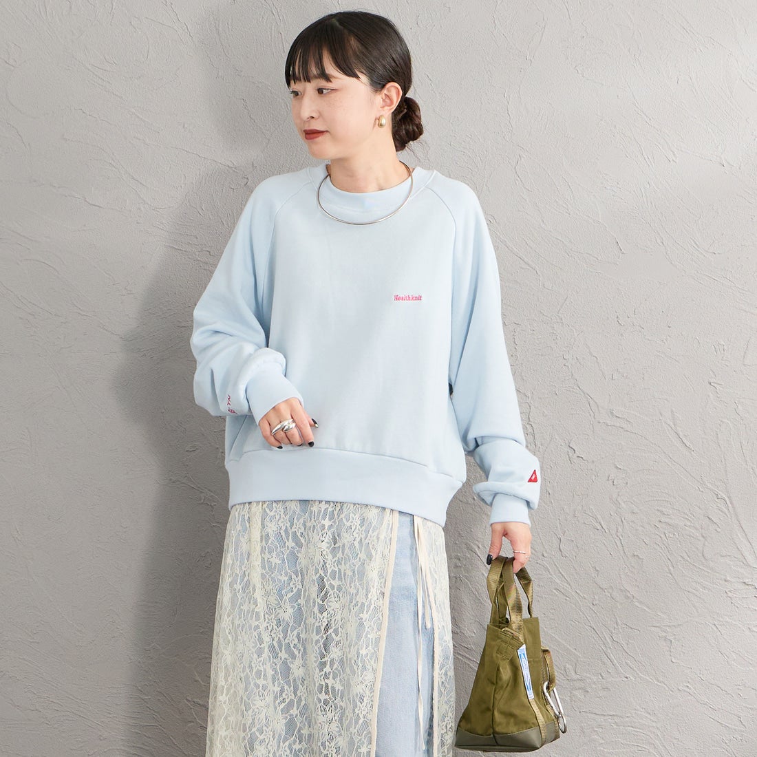 Health knit [ヘルスニット] 別注 ショート丈 クラシックラグランスリーブスウェット [HR26F-L464IN-JF] SAX &&モデル身長：150cm 着用サイズ：F&&