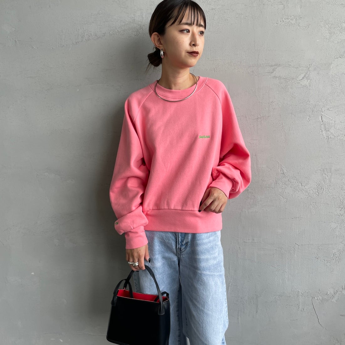 Health knit [ヘルスニット] 別注 ショート丈 クラシックラグランスリーブスウェット [HR26F-L464IN-JF] PINK &&モデル身長：150cm 着用サイズ：F&&