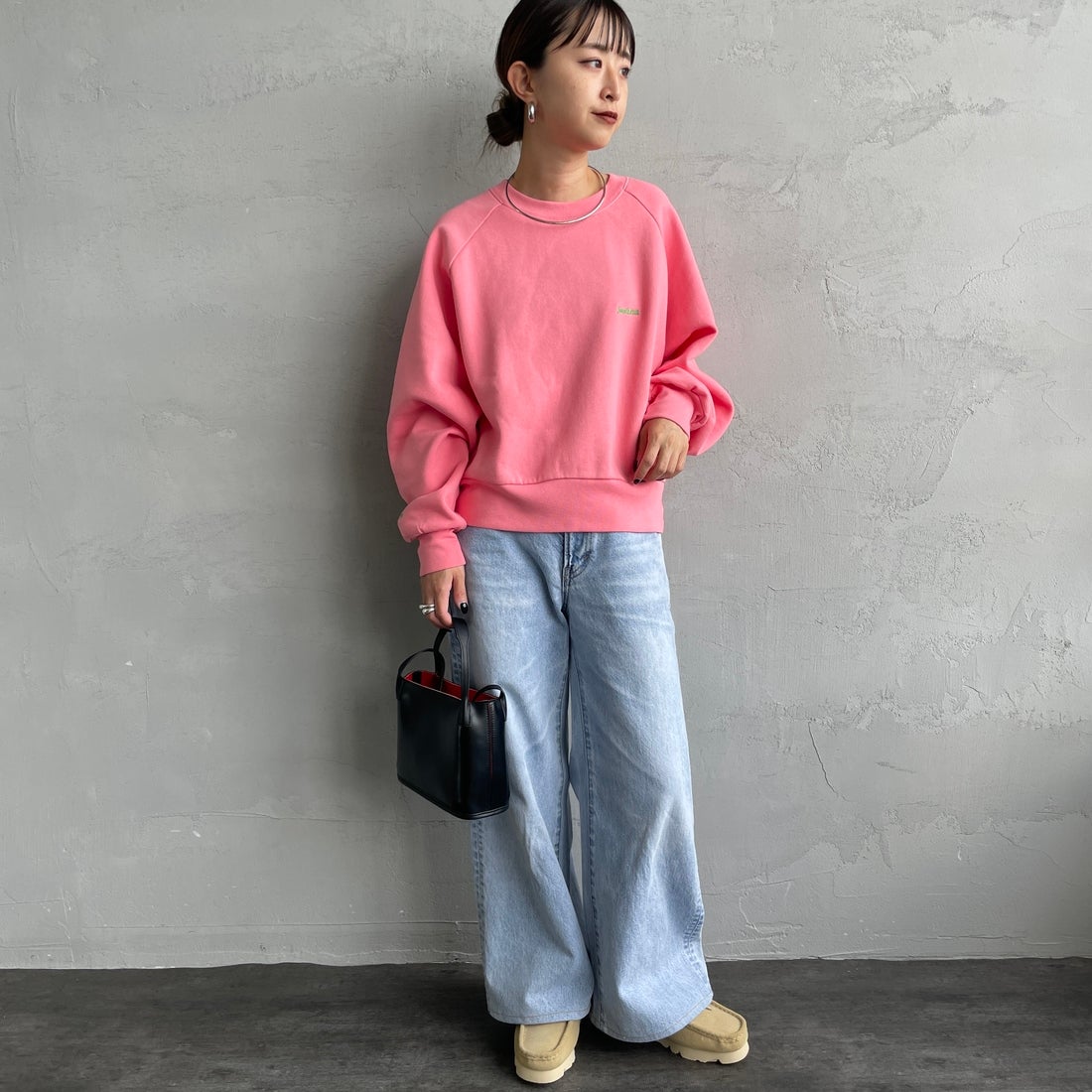 Health knit [ヘルスニット] 別注 ショート丈 クラシックラグランスリーブスウェット [HR26F-L464IN-JF] PINK &&モデル身長：150cm 着用サイズ：F&&
