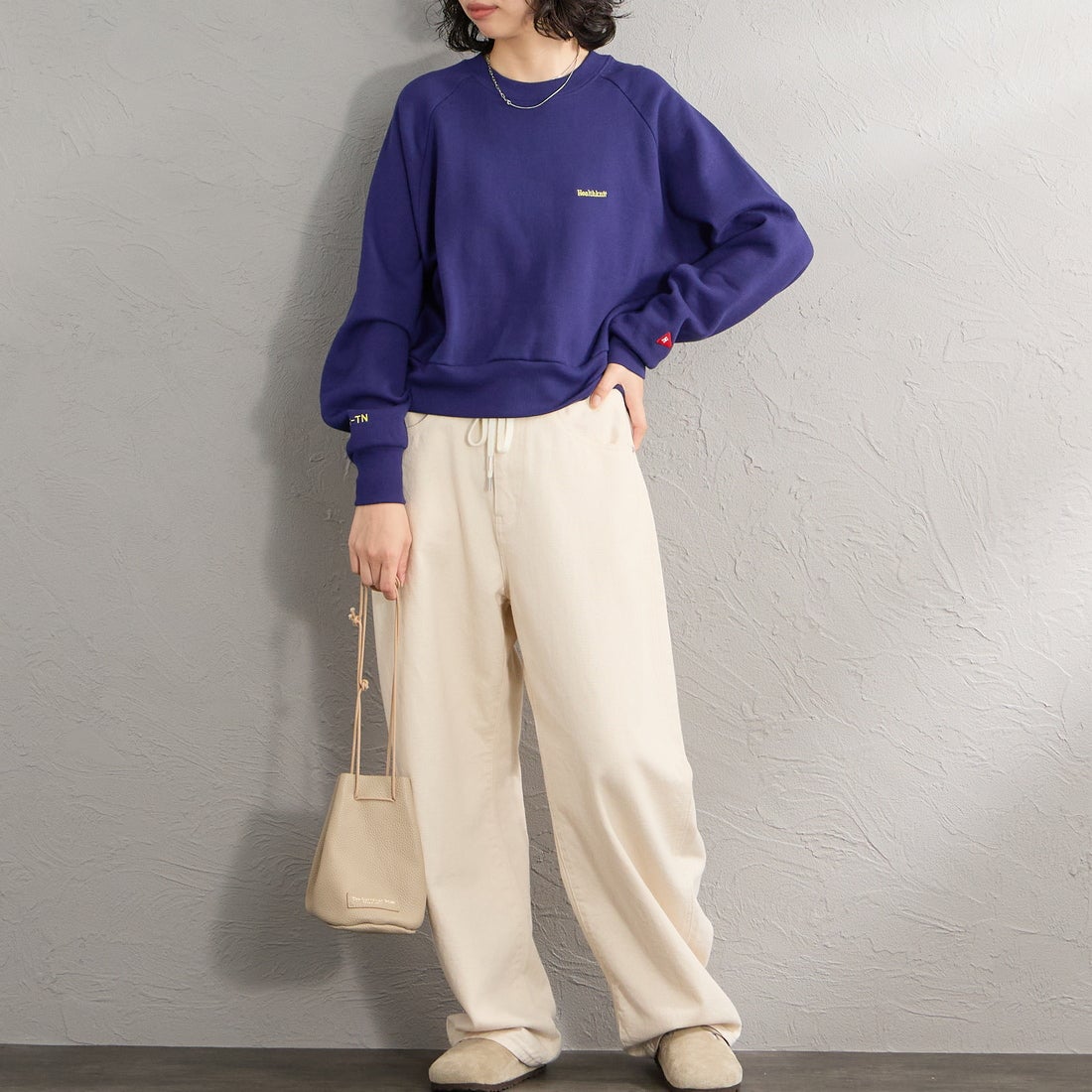 Health knit [ヘルスニット] 別注 ショート丈 クラシックラグランスリーブスウェット [HR26F-L464IN-JF] NAVY &&モデル身長：162cm 着用サイズ：F&&