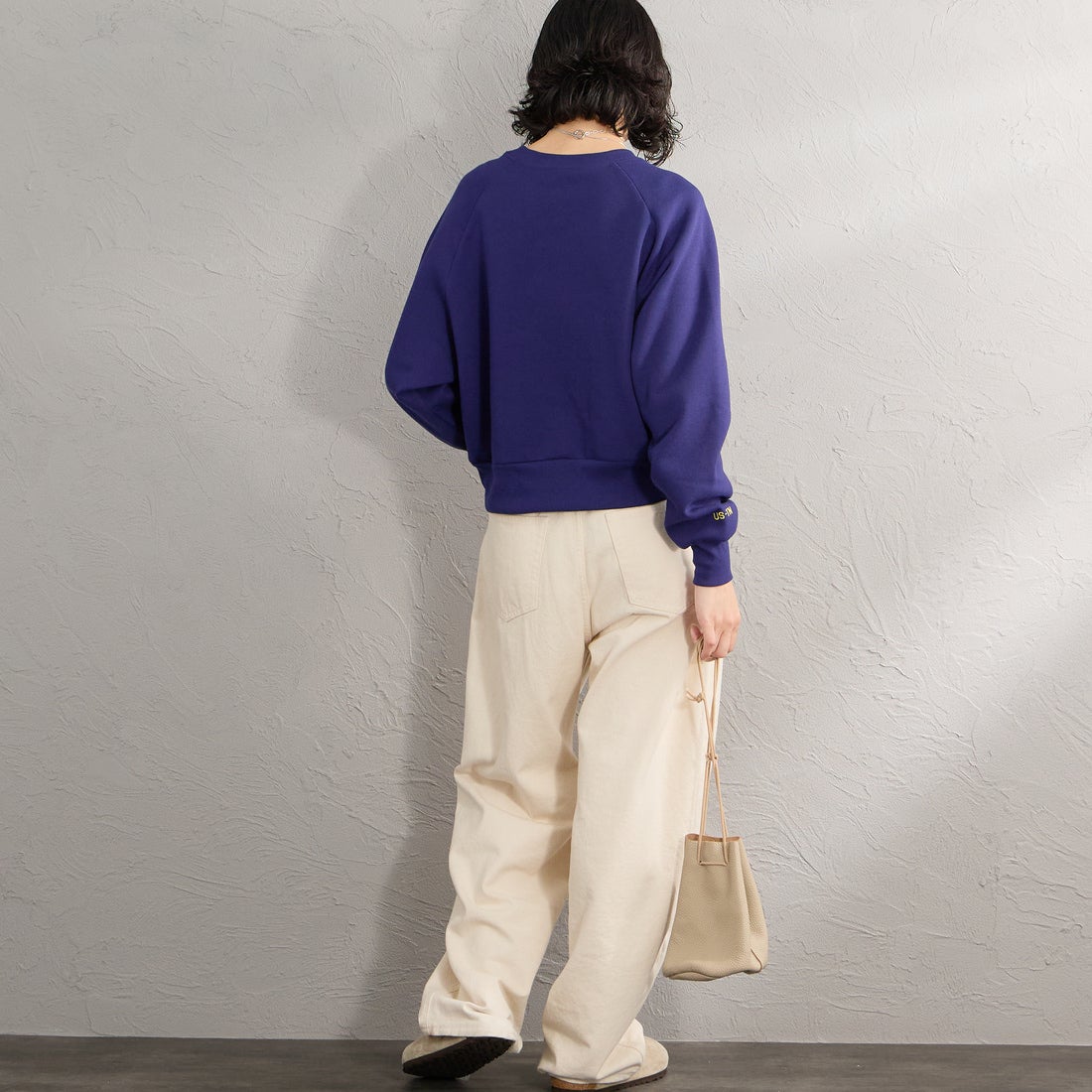 Health knit [ヘルスニット] 別注 ショート丈 クラシックラグランスリーブスウェット [HR26F-L464IN-JF] NAVY &&モデル身長：162cm 着用サイズ：F&&