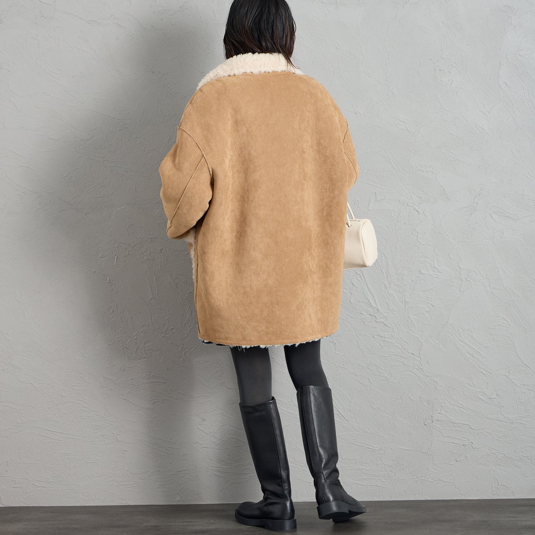 ONURUN [オヌルン] 別注 リバーシブル スタンドカラームートンコート [902-JF] CAMEL &&モデル身長：160cm 着用サイズ：F&&