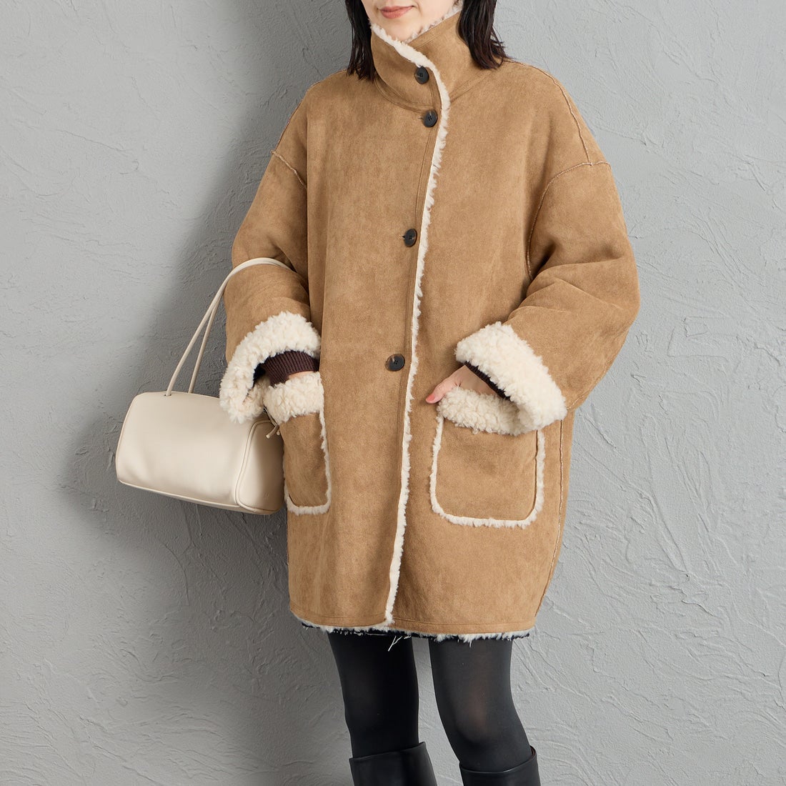 ONURUN [オヌルン] 別注 リバーシブル スタンドカラームートンコート [902-JF] CAMEL &&モデル身長：160cm 着用サイズ：F&&