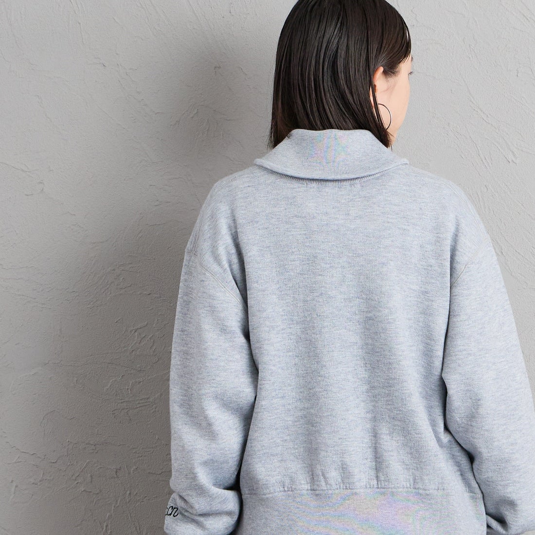Americana × JEANS FACTORY [アメリカーナ × ジーンズファクトリー] 別注 ACロゴ ニットジップカーディガン [ASO-C-901-1-JF] ﾓｸｸﾞﾚｰ &&モデル身長：150cm 着用サイズ：ONE SIZE&&