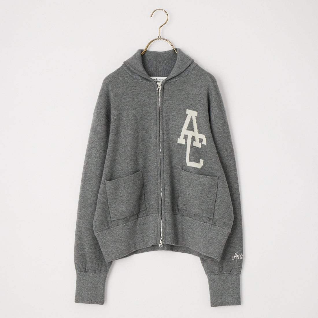 Americana × JEANS FACTORY [アメリカーナ × ジーンズファクトリー] 別注 ACロゴ ニットジップカーディガン [ASO-C-901-1-JF] ﾓｸﾁｬｺｰﾙ