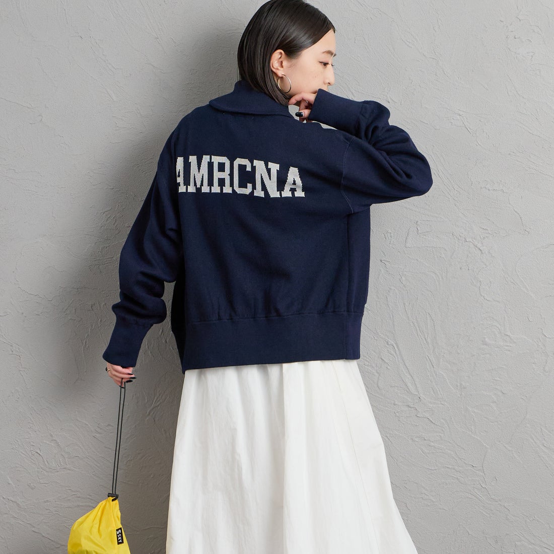 Americana × JEANS FACTORY [アメリカーナ × ジーンズファクトリー] 別注 AMRCNAロゴ ニットジップカーディガン [ASO-C-901-2-JF] ﾈｲﾋﾞｰ &&モデル身長：150cm 着用サイズ：ONE SIZE&&