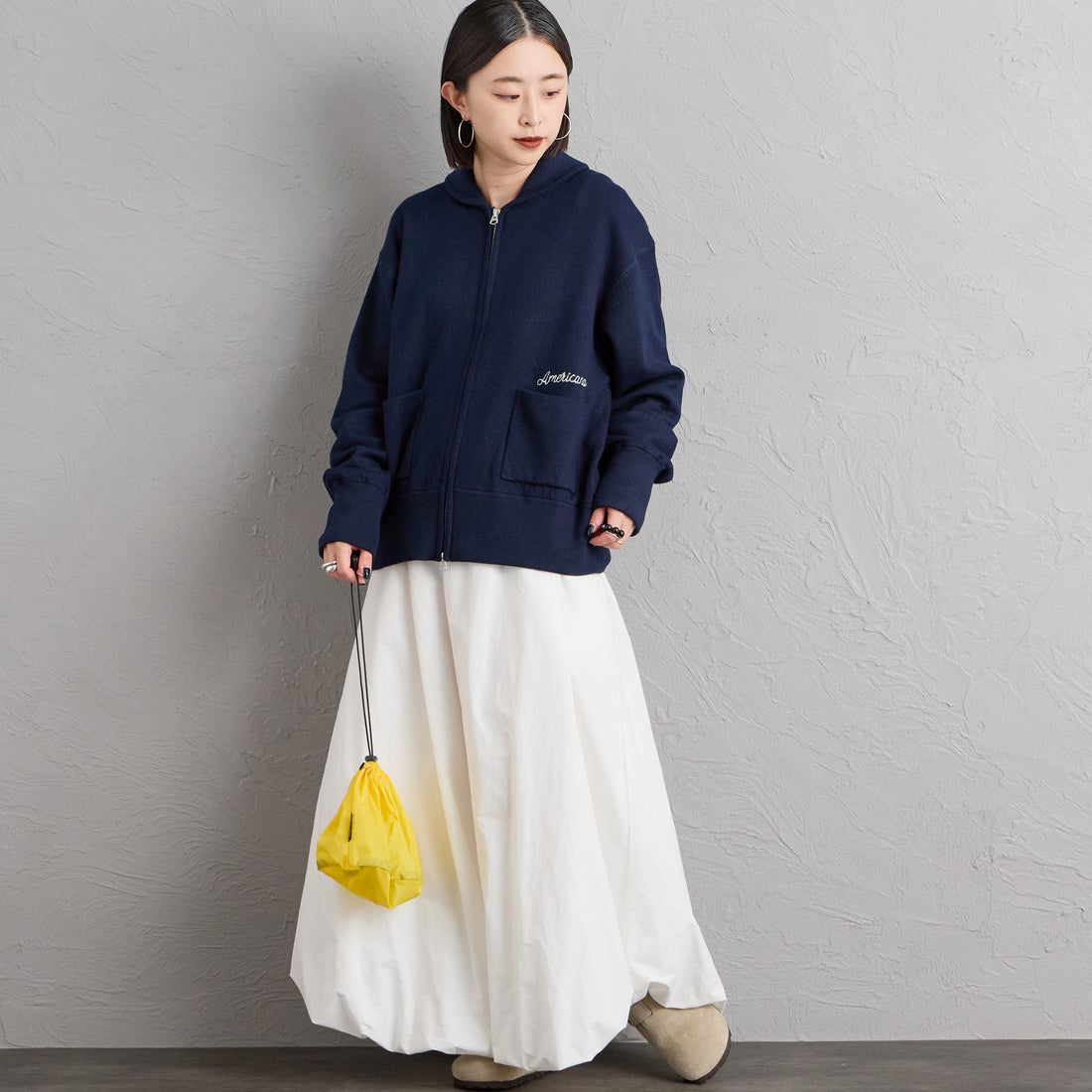 Americana × JEANS FACTORY [アメリカーナ × ジーンズファクトリー] 別注 AMRCNAロゴ ニットジップカーディガン [ASO-C-901-2-JF] ﾈｲﾋﾞｰ &&モデル身長：150cm 着用サイズ：ONE SIZE&&
