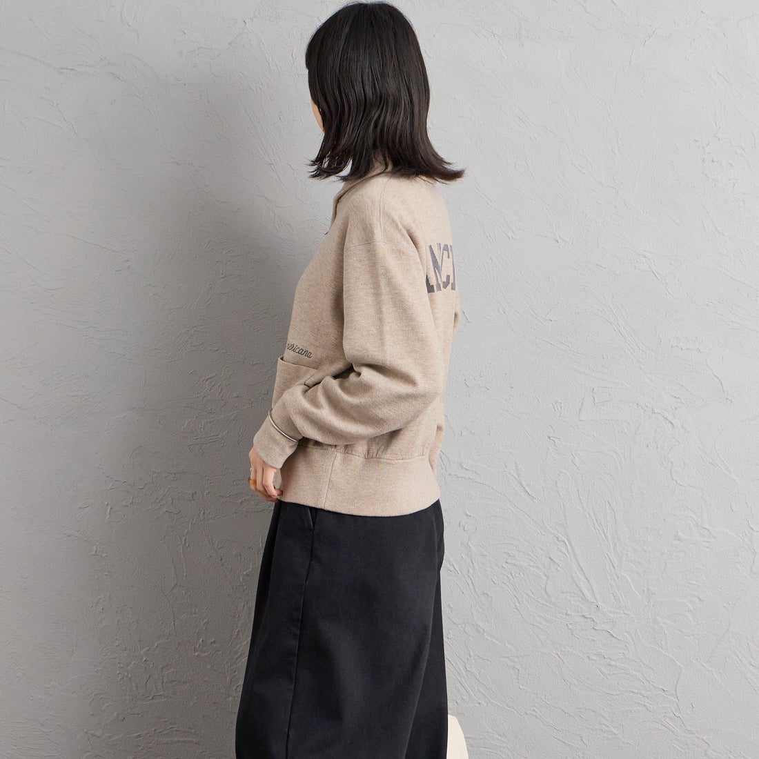 Americana × JEANS FACTORY [アメリカーナ × ジーンズファクトリー] 別注 AMRCNAロゴ ニットジップカーディガン [ASO-C-901-2-JF] ｸﾞﾚｰｼﾞｭ &&モデル身長：162cm 着用サイズ：ONE SIZE&&