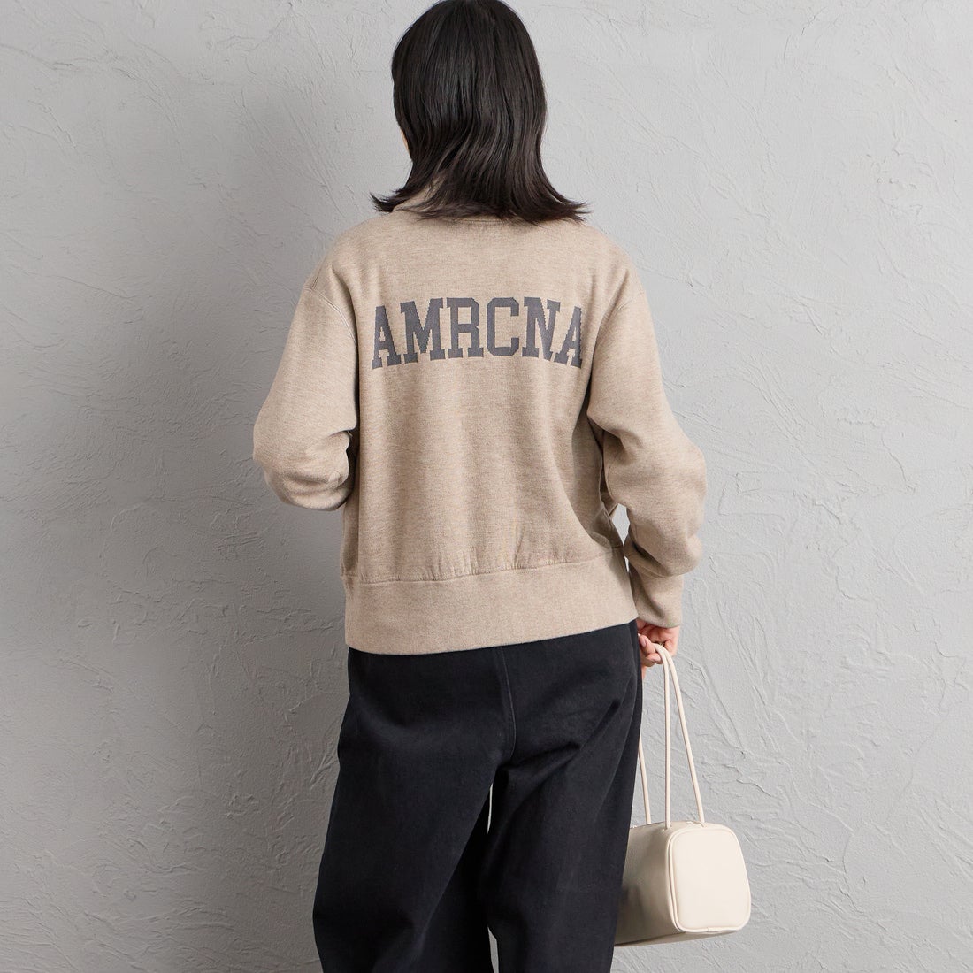 Americana × JEANS FACTORY [アメリカーナ × ジーンズファクトリー] 別注 AMRCNAロゴ ニットジップカーディガン [ASO-C-901-2-JF] ｸﾞﾚｰｼﾞｭ &&モデル身長：162cm 着用サイズ：ONE SIZE&&