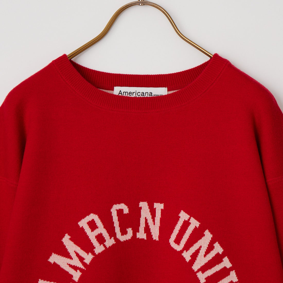 Americana × JEANS FACTORY [アメリカーナ × ジーンズファクトリー] 別注 ショート丈 フロントロゴ スウェットライク クルーネックニット [ASO-C-902-1-JF] ﾚｯﾄﾞ
