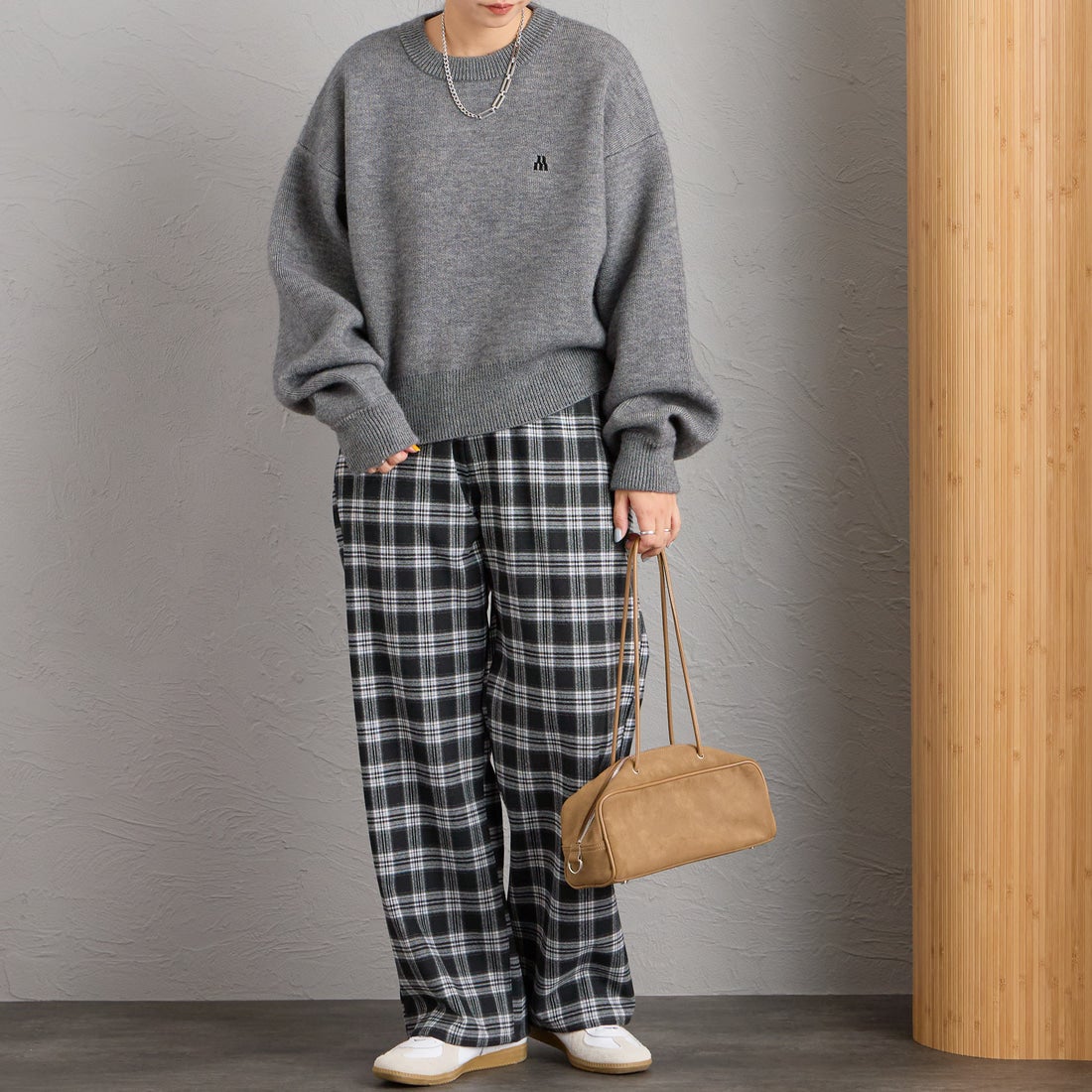 UNIVERSAL OVERALL [ユニバーサルオーバーオール] 別注 バックポケット イージーチェックパンツ [U2632600IN-JF] BLACK &&モデル身長：156cm 着用サイズ：S&&