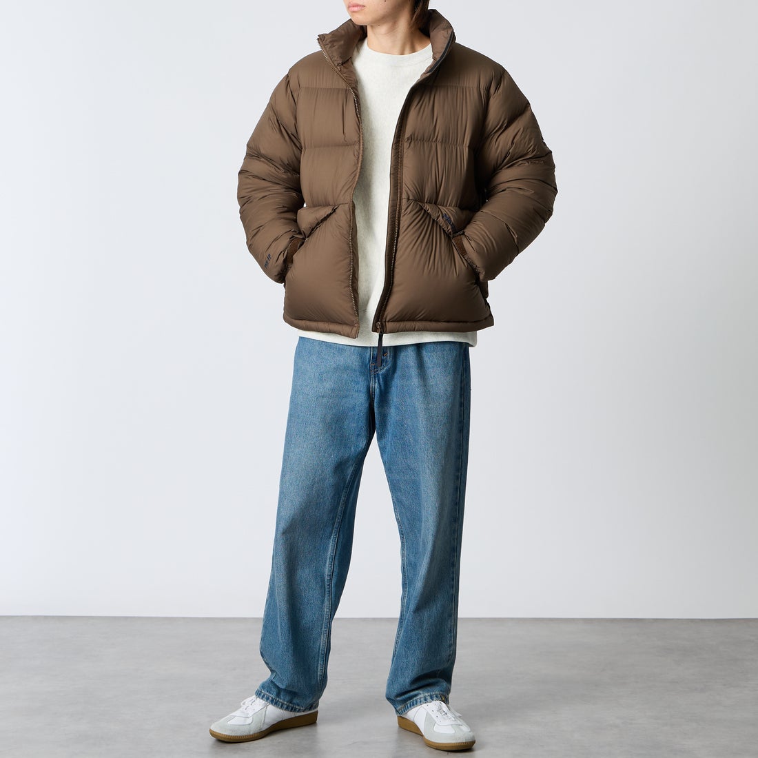 Marmot [マーモット] 別注 ワンポイントロゴ 750FPダウンジャケット [MTFW26UDW326IN-JF] BROWN &&モデル身長：177cm 着用サイズ：L&&