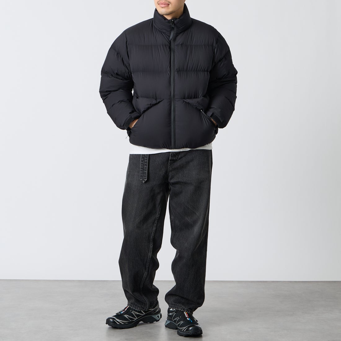 Marmot [マーモット] 別注 ワンポイントロゴ 750FPダウンジャケット [MTFW26UDW326IN-JF] BLACK &&モデル身長：168cm 着用サイズ：M&&