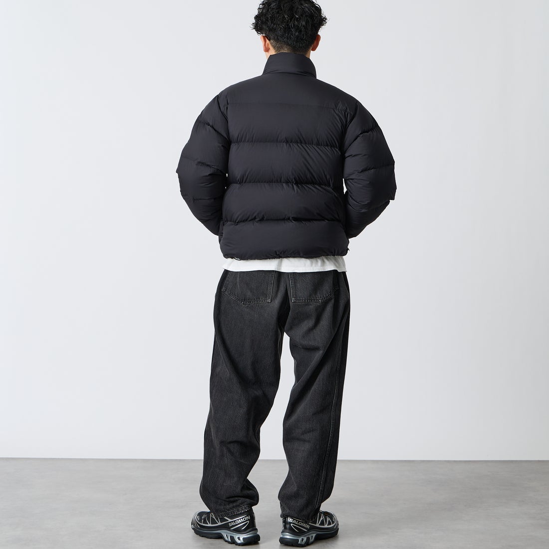 Marmot [マーモット] 別注 ワンポイントロゴ 750FPダウンジャケット [MTFW26UDW326IN-JF] BLACK &&モデル身長：168cm 着用サイズ：M&&