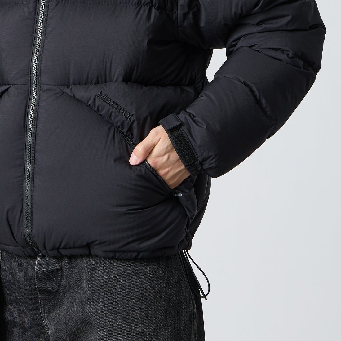 Marmot [マーモット] 別注 ワンポイントロゴ 750FPダウンジャケット [MTFW26UDW326IN-JF] BLACK