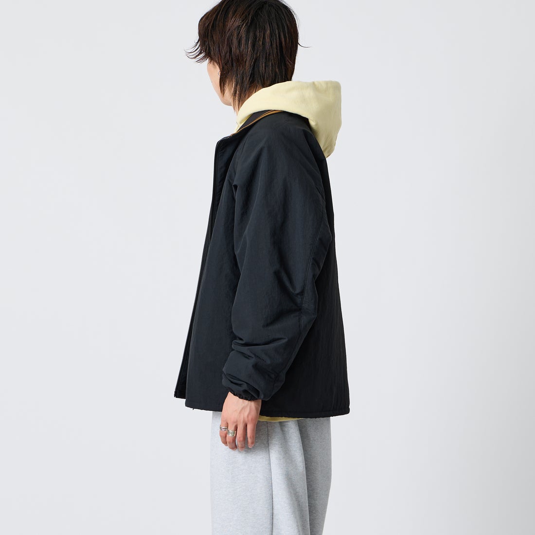 FRED PERRY [フレッドペリー] 別注 ナイロン シェルジャケット [FPM-26A-004JF] BLACK/DARK &&モデル身長：177cm 着用サイズ：L&&