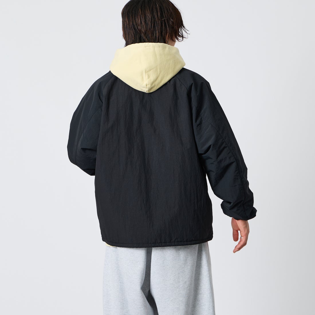 FRED PERRY [フレッドペリー] 別注 ナイロン シェルジャケット [FPM-26A-004JF] BLACK/DARK &&モデル身長：177cm 着用サイズ：L&&