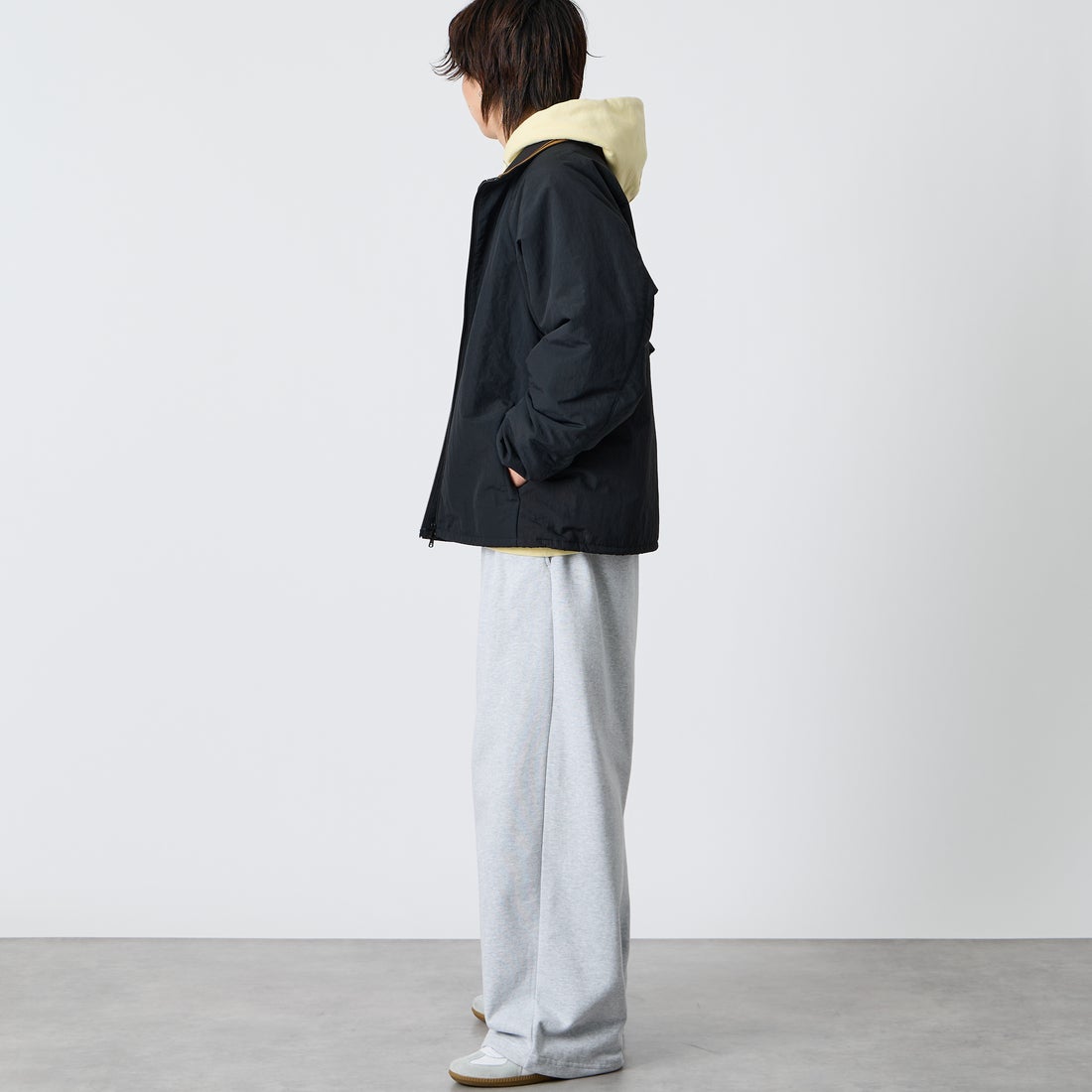 FRED PERRY [フレッドペリー] 別注 ナイロン シェルジャケット [FPM-26A-004JF] BLACK/DARK &&モデル身長：177cm 着用サイズ：L&&
