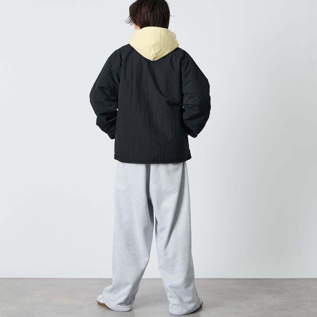 FRED PERRY [フレッドペリー] 別注 ナイロン シェルジャケット [FPM-26A-004JF] BLACK/DARK &&モデル身長：177cm 着用サイズ：L&&
