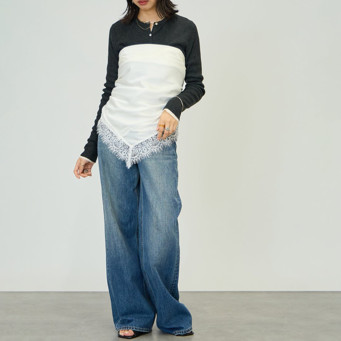nenom [ネノム] マルチWAY サテンレーススカーフ [NE26332008] 02 OFF &&モデル身長：162cm 着用サイズ：F&&