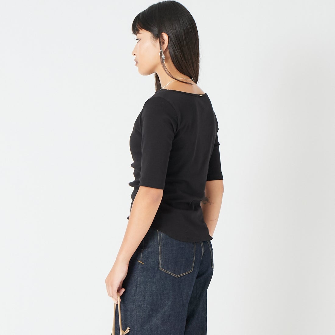 MICA&DEAL [マイカアンドディール] ドレープネックプルオーバー [0126309051] BLACK &&モデル身長：162cm 着用サイズ：36&&