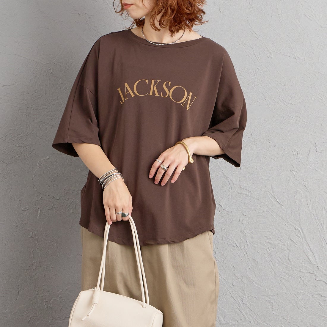 MICA&DEAL [マイカアンドディール] JACKSON プリント5分袖Tシャツ [0126309063] BROWN &&モデル身長：158cm 着用サイズ：F&&