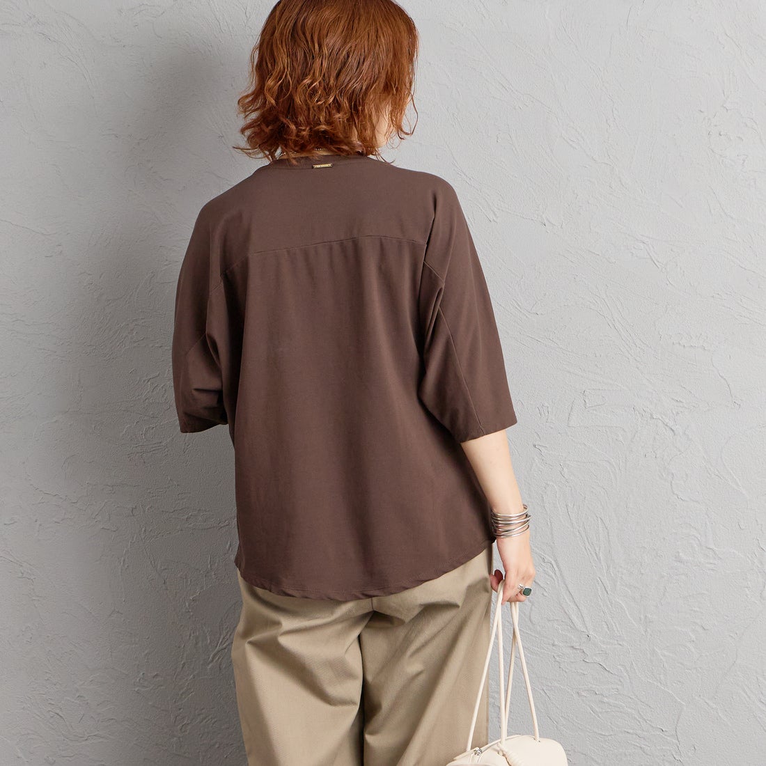 MICA&DEAL [マイカアンドディール] JACKSON プリント5分袖Tシャツ [0126309063] BROWN &&モデル身長：158cm 着用サイズ：F&&