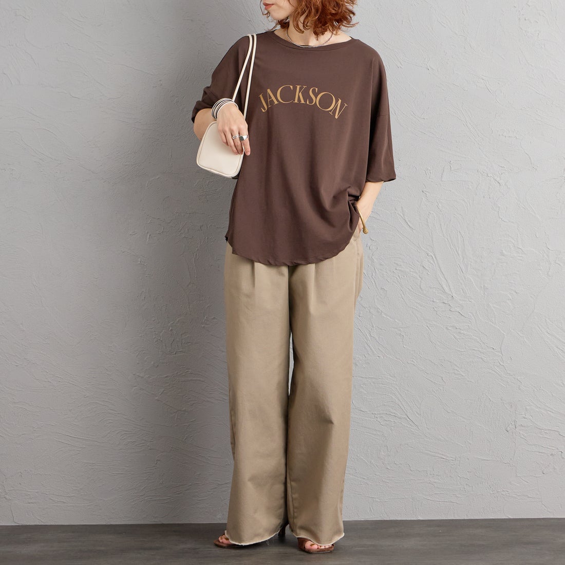MICA&DEAL [マイカアンドディール] JACKSON プリント5分袖Tシャツ [0126309063] BROWN &&モデル身長：158cm 着用サイズ：F&&
