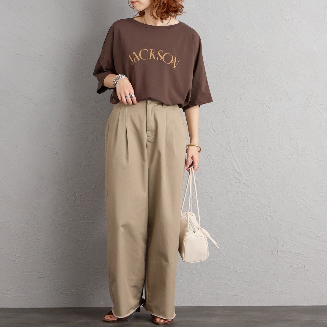 MICA&DEAL [マイカアンドディール] JACKSON プリント5分袖Tシャツ [0126309063] BROWN &&モデル身長：158cm 着用サイズ：F&&